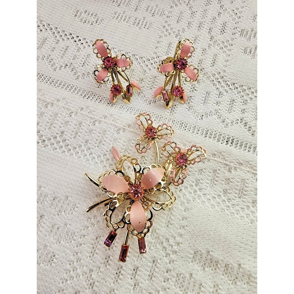 Vintage Mid Century Enamel Jewelry Set Brooch Earrings Dainty Floral Pink Gold‎
